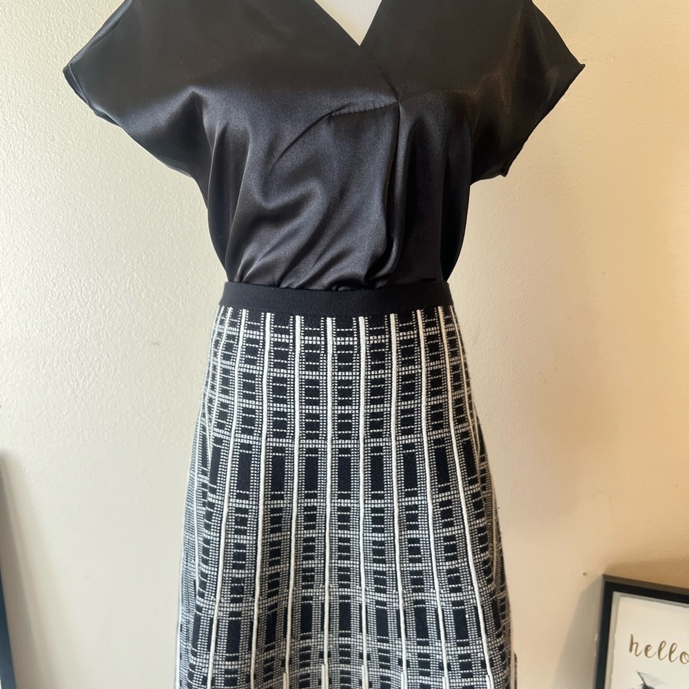 Cupio Black and‎ White Geometric Pencil Skirt